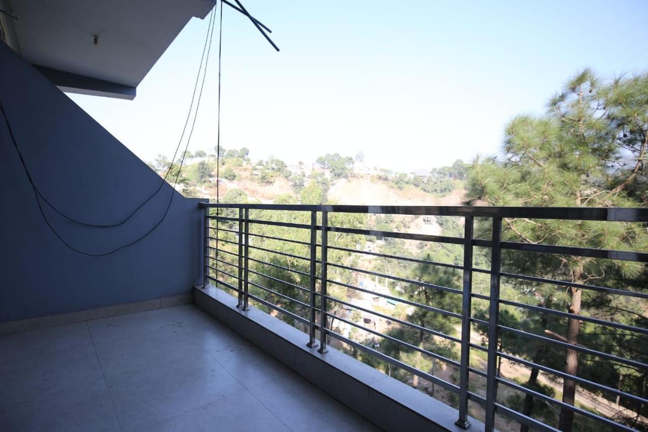 Sky Home Train View Kasauli Bagian luar foto